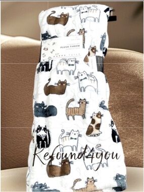 Happy Tails - ‘Cats Cats Cats’ plush throw. 50“ x 70“. NWT. Firm!